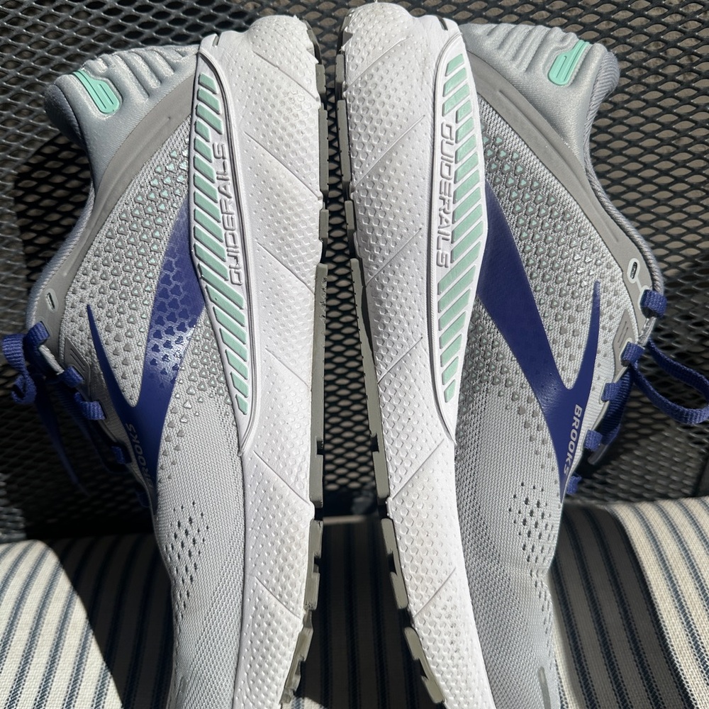 Brooks Adrenaline 22 GTS Running Shoes - Gray with Blue/purple accents EUC - Picture 3 of 9